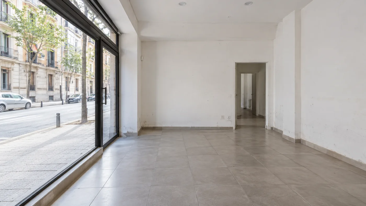 Imagen de inspiración de local comercial vacío antes de reformar