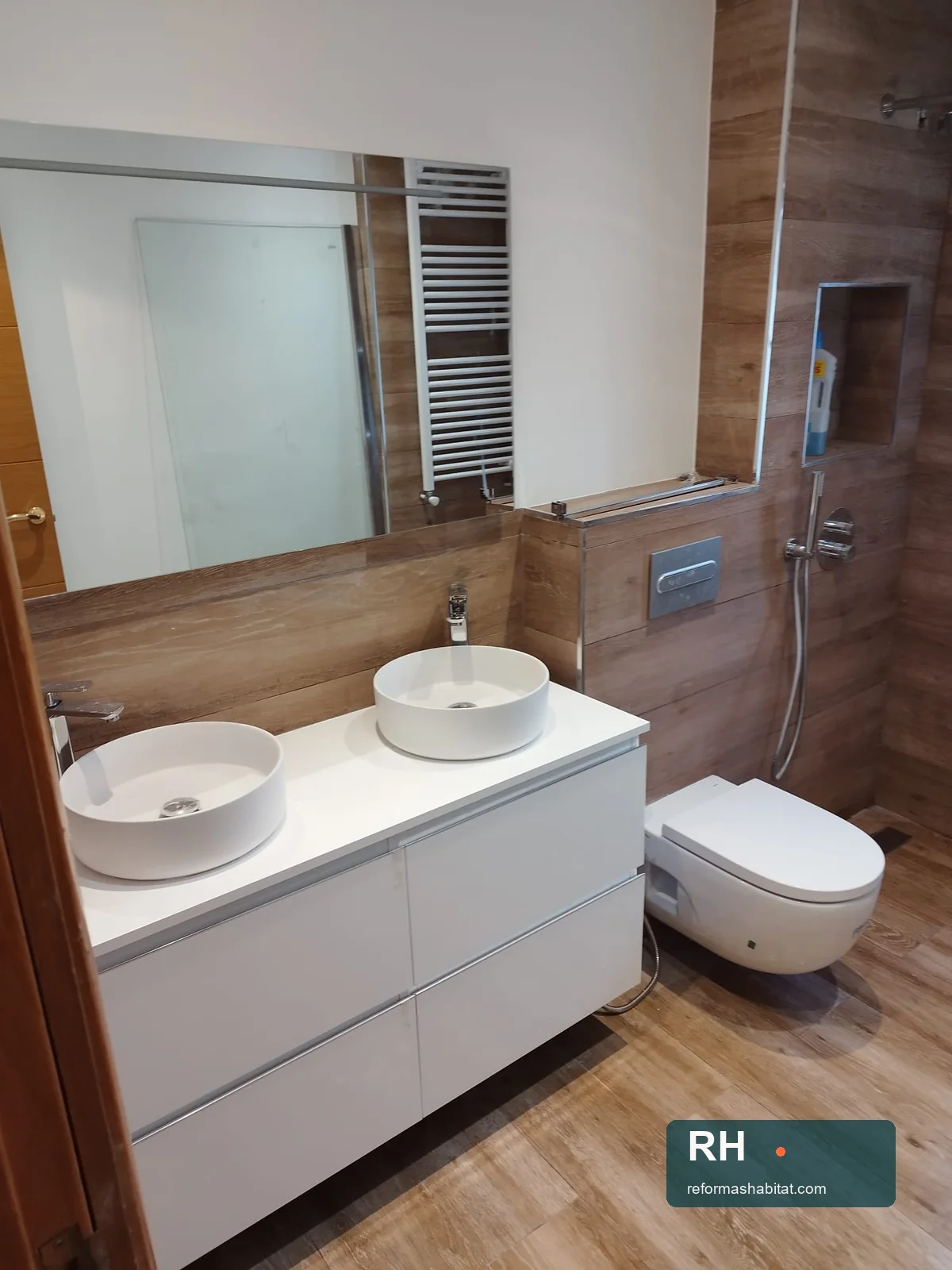Lavabo doble y revestimientos